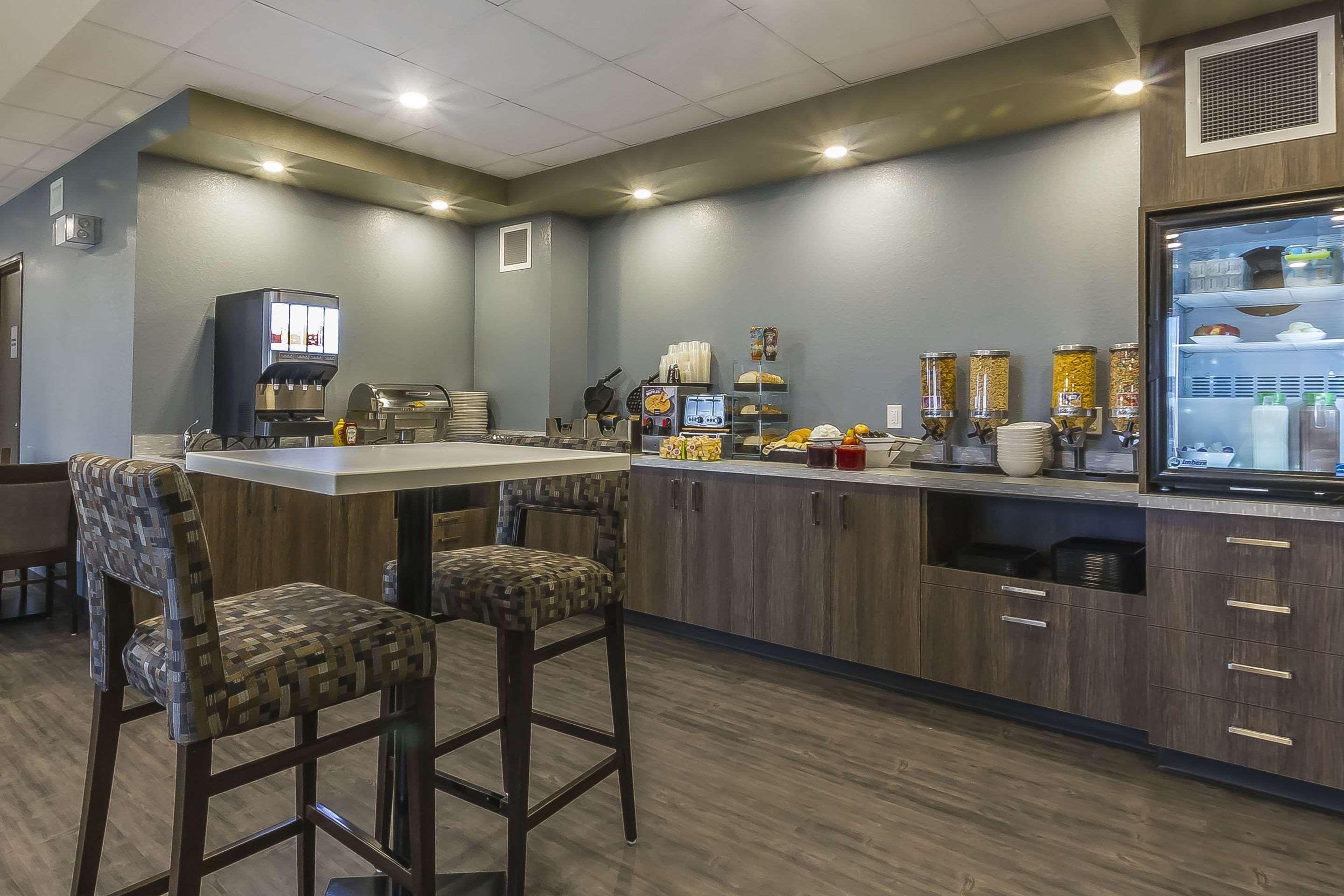 Quality Inn & Suites Moose Jaw Esterno foto