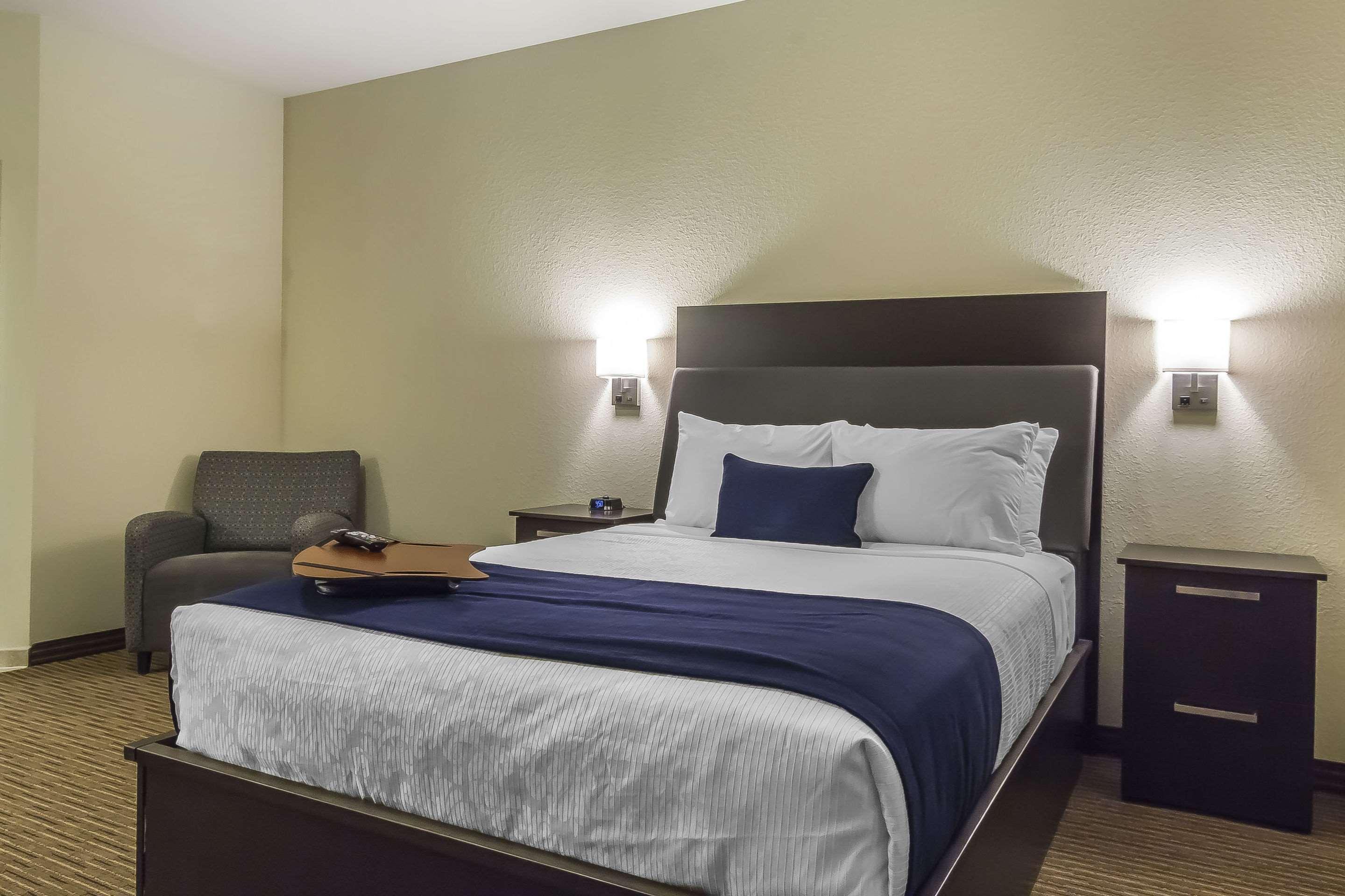 Quality Inn & Suites Moose Jaw Esterno foto