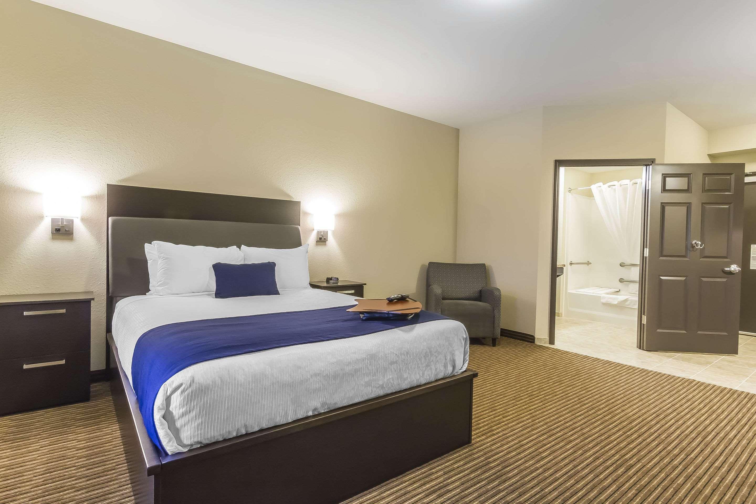 Quality Inn & Suites Moose Jaw Esterno foto