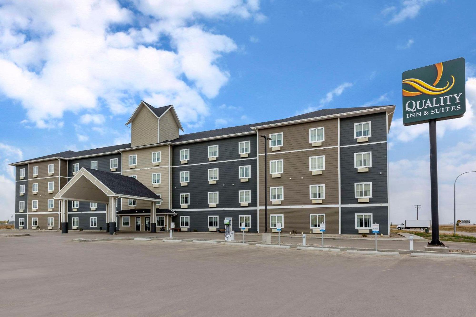Quality Inn & Suites Moose Jaw Esterno foto