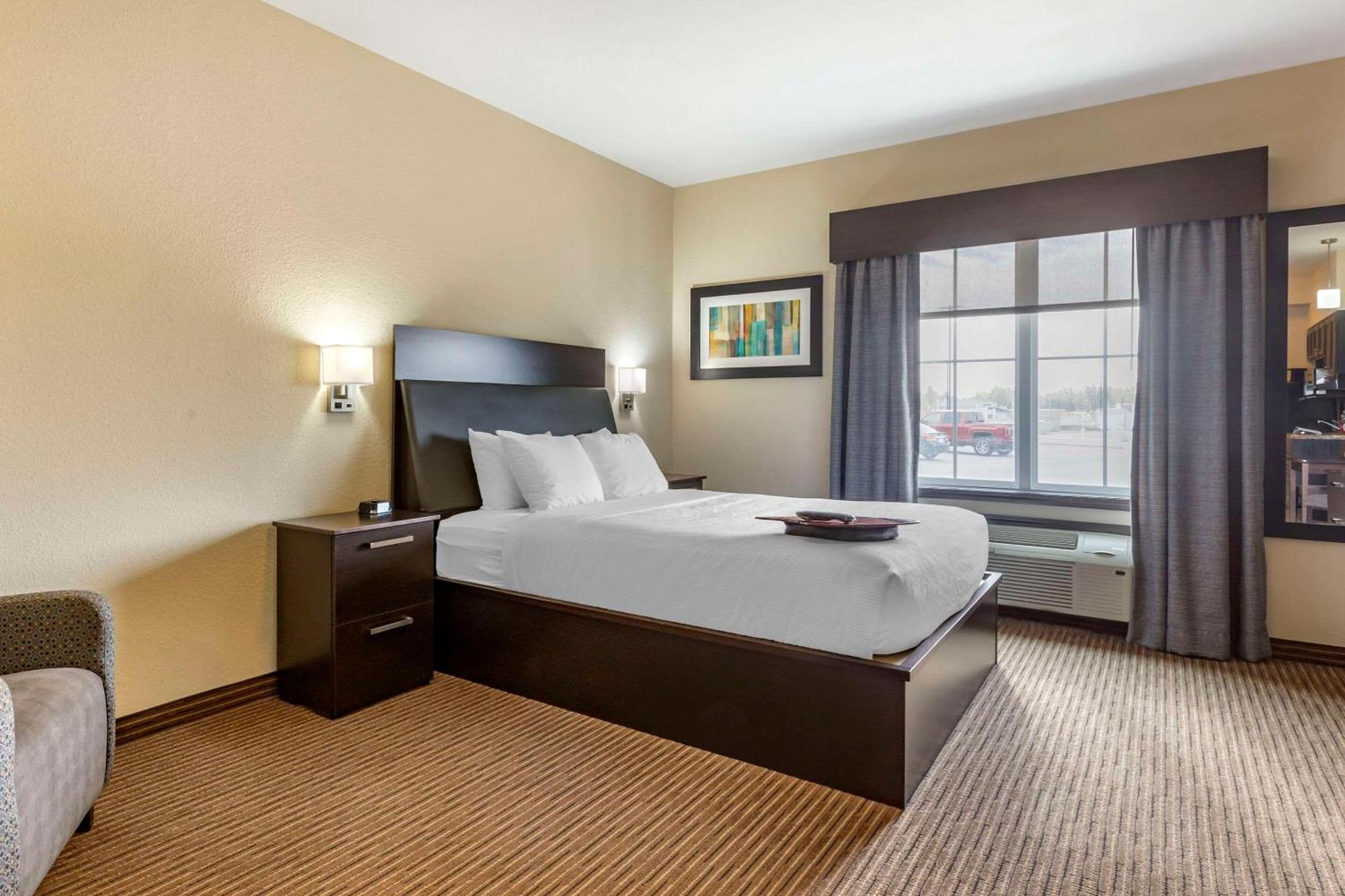 Quality Inn & Suites Moose Jaw Esterno foto