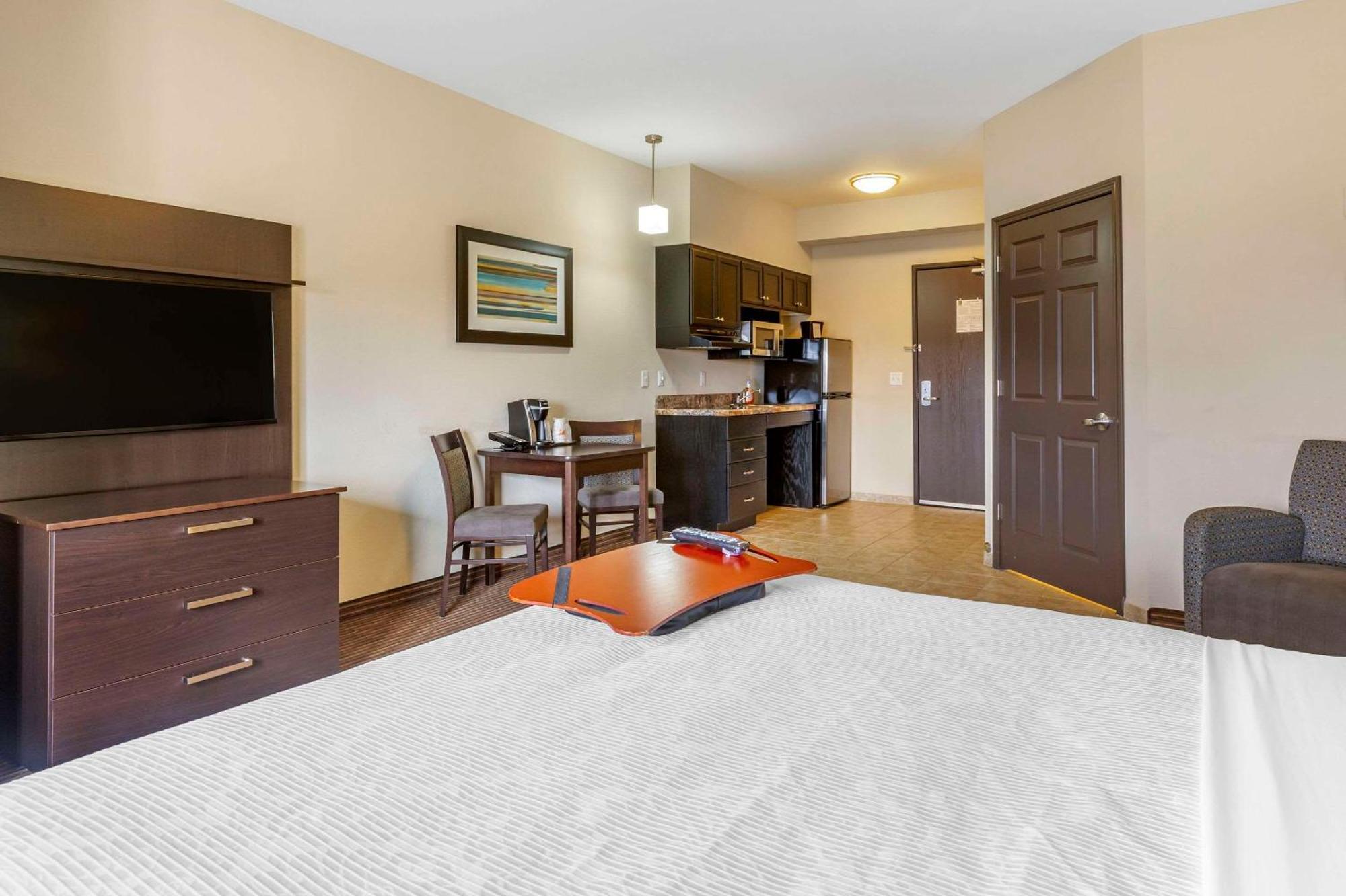 Quality Inn & Suites Moose Jaw Esterno foto