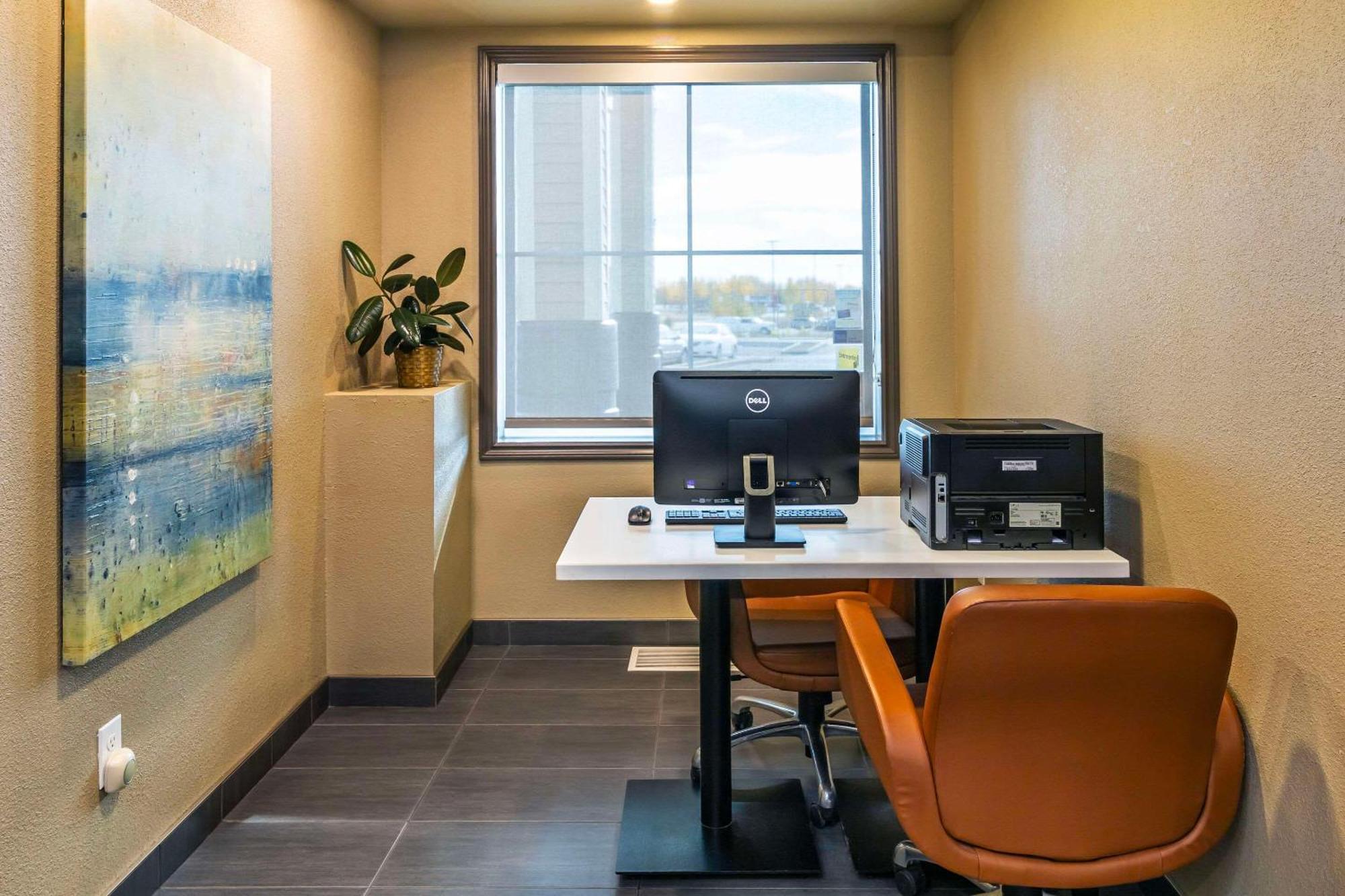 Quality Inn & Suites Moose Jaw Esterno foto