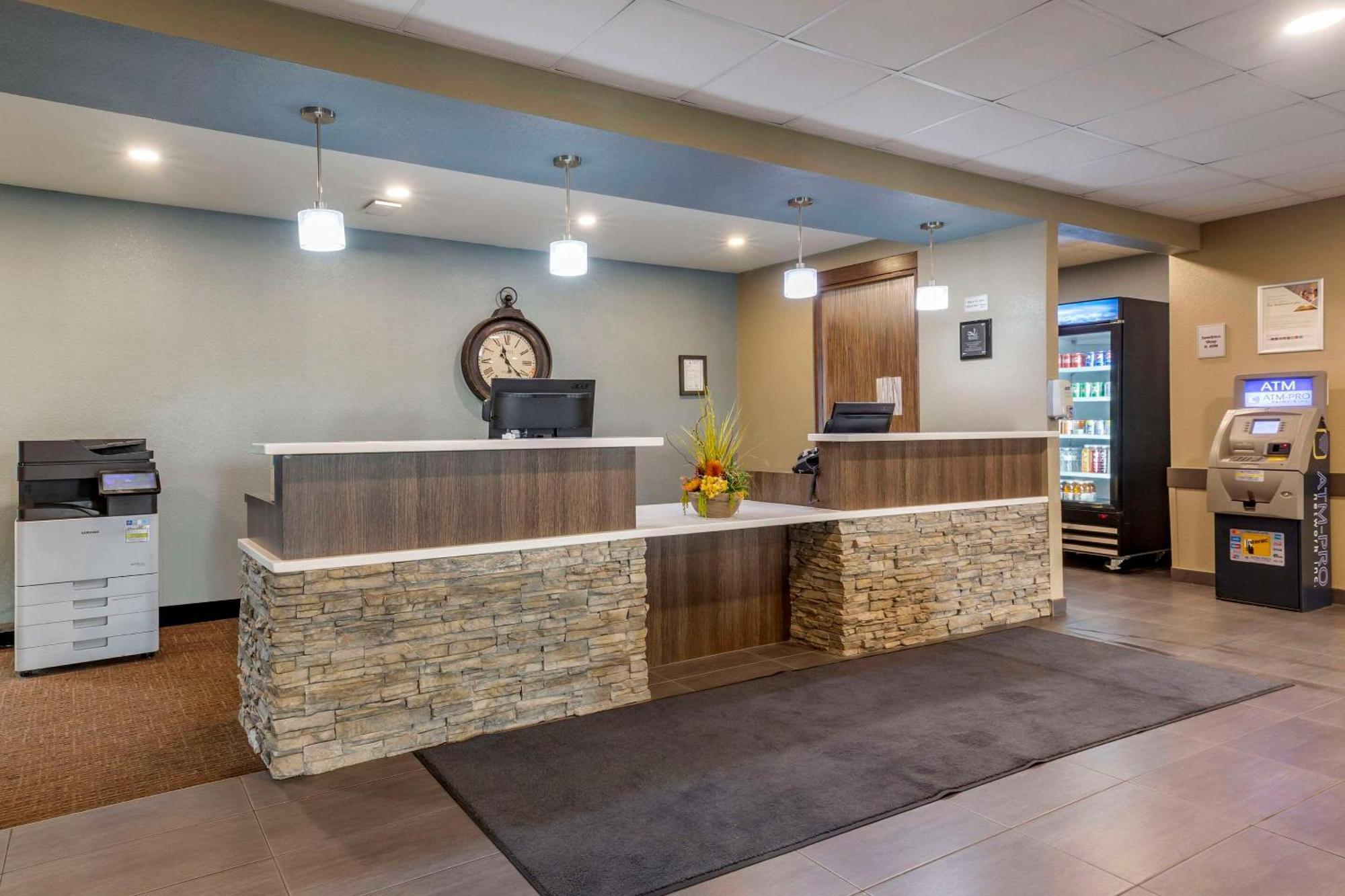Quality Inn & Suites Moose Jaw Esterno foto
